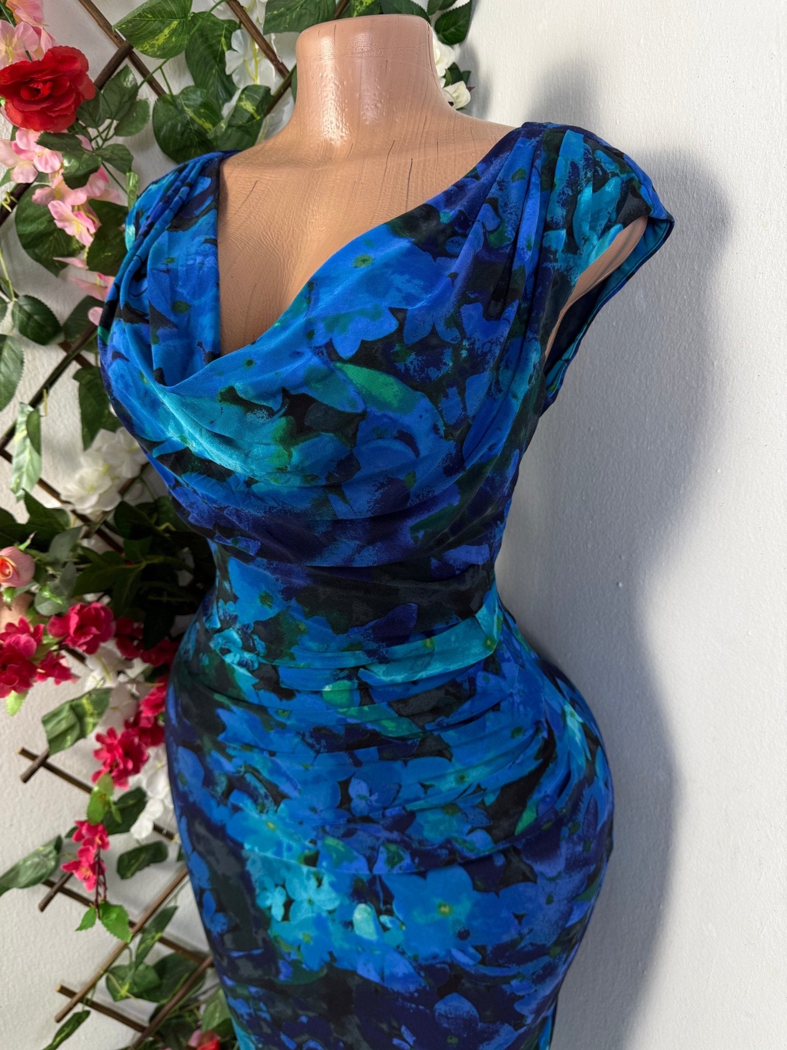 Robe moulante colle drapé  - Perluna Store - kinshasa