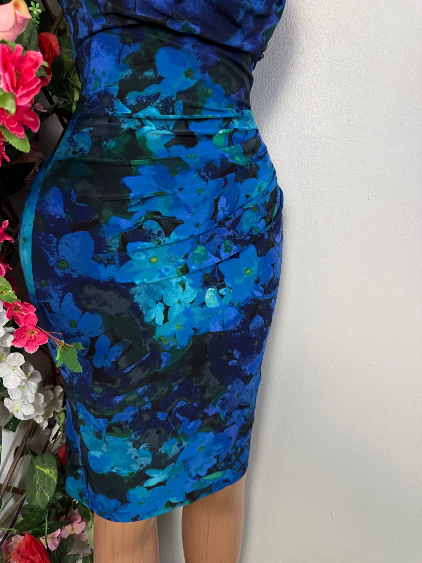 Robe moulante colle drapé  - Perluna Store - kinshasa