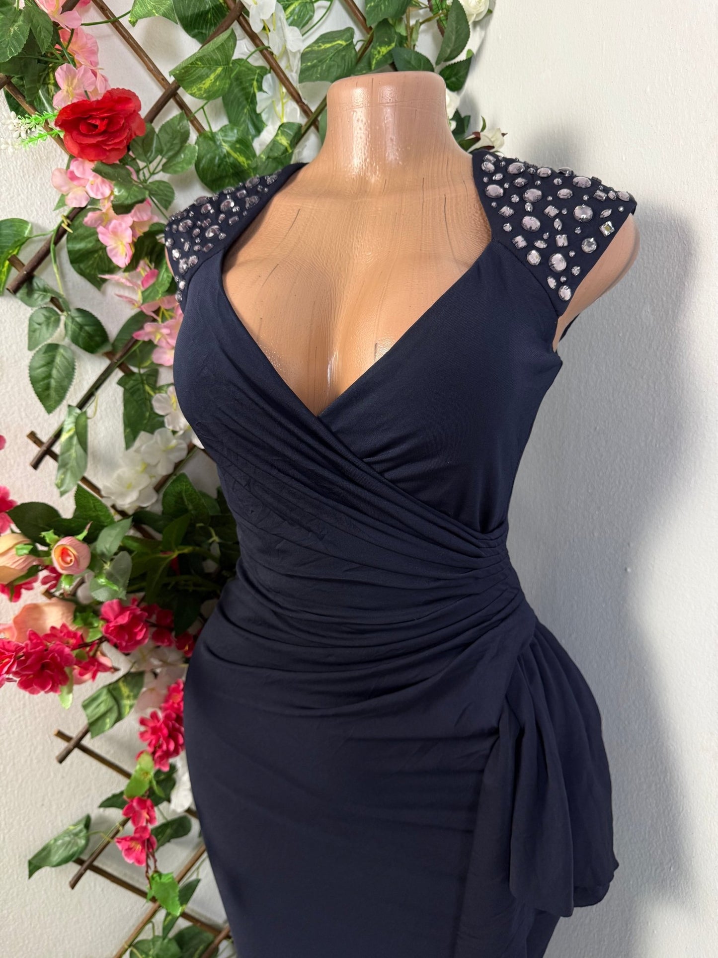 Robe moulante colle en pentagone  - Perluna Store - kinshasa