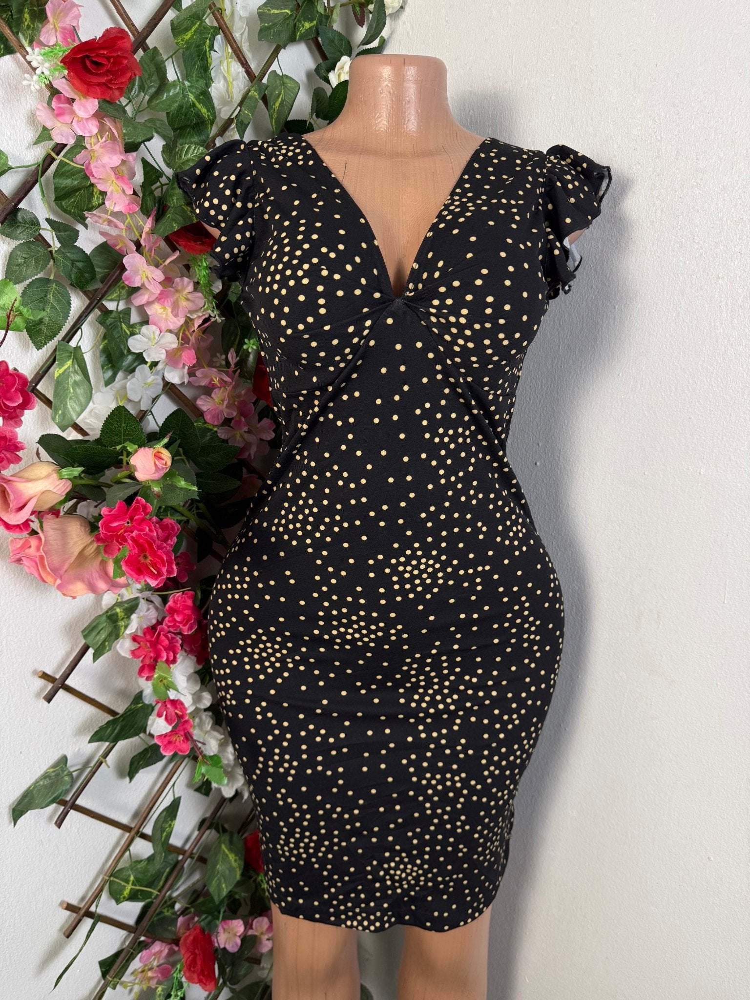 Robe moulante colle en V  - Perluna Store - kinshasa