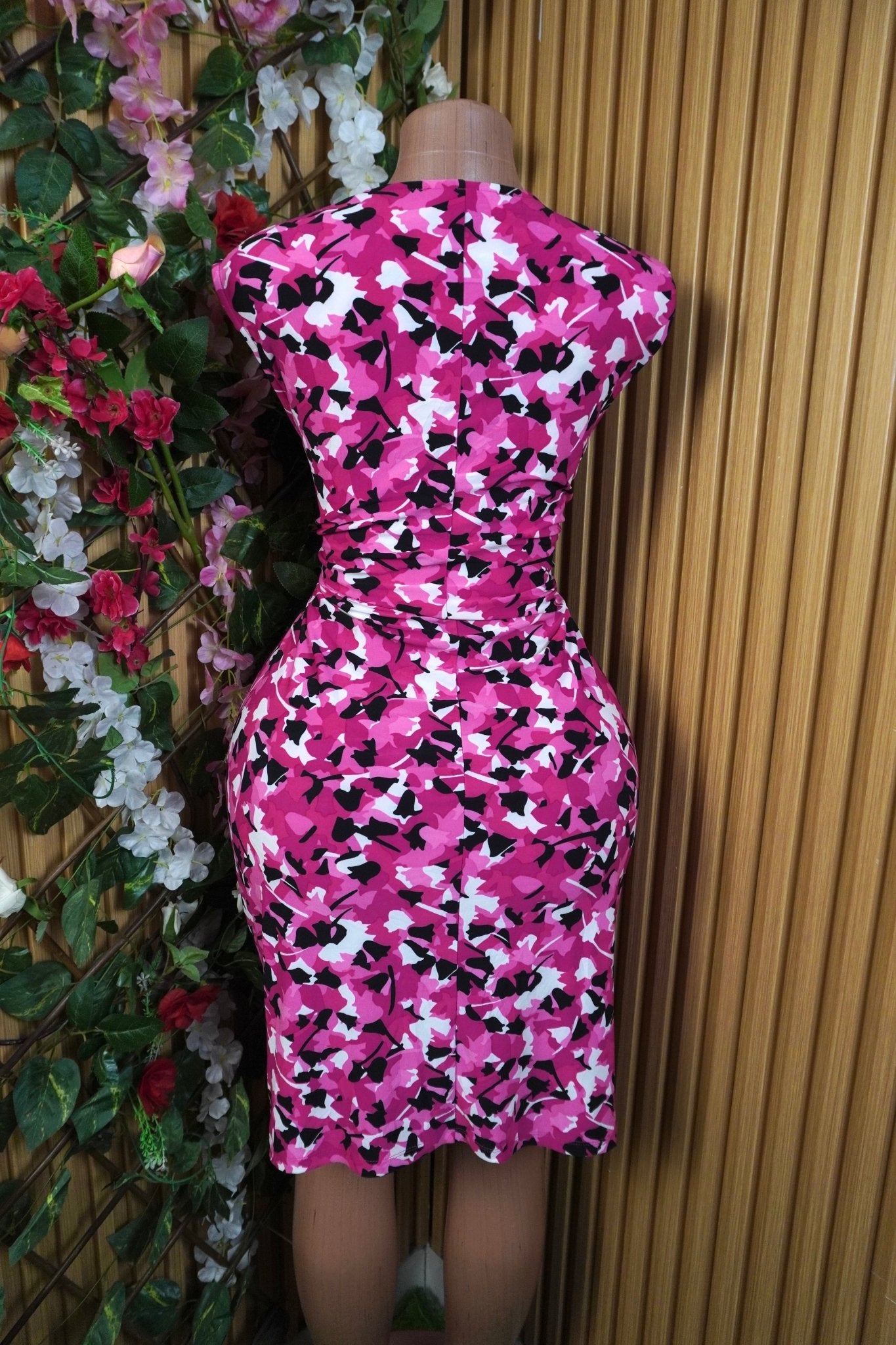 Robe moulante colle en V sans manche - M - Perluna Store