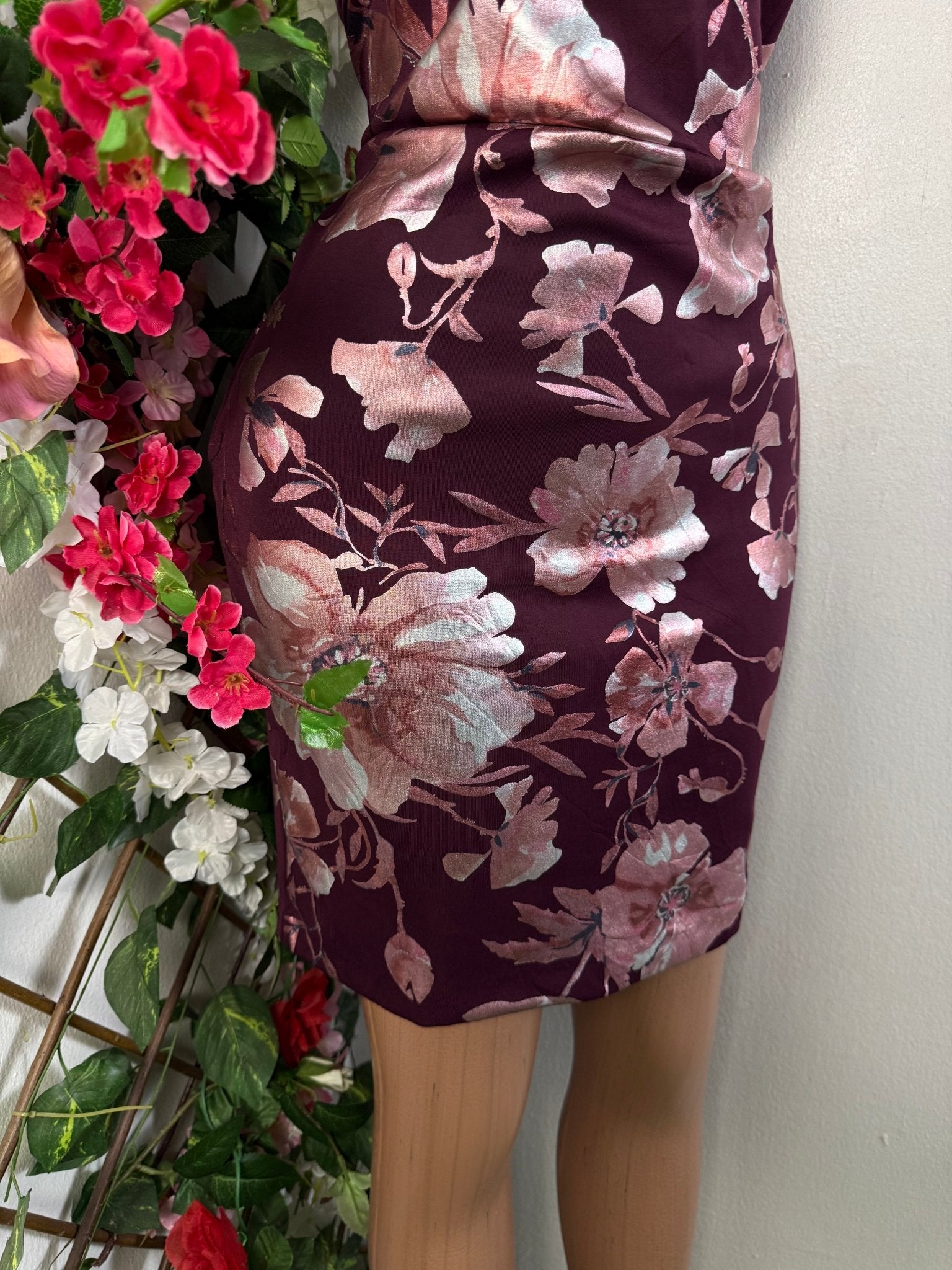 Robe moulante courte fleurie à bretelle - Perluna Store - kinshasa