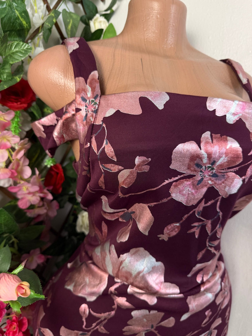 Robe moulante courte fleurie à bretelle - Perluna Store - kinshasa