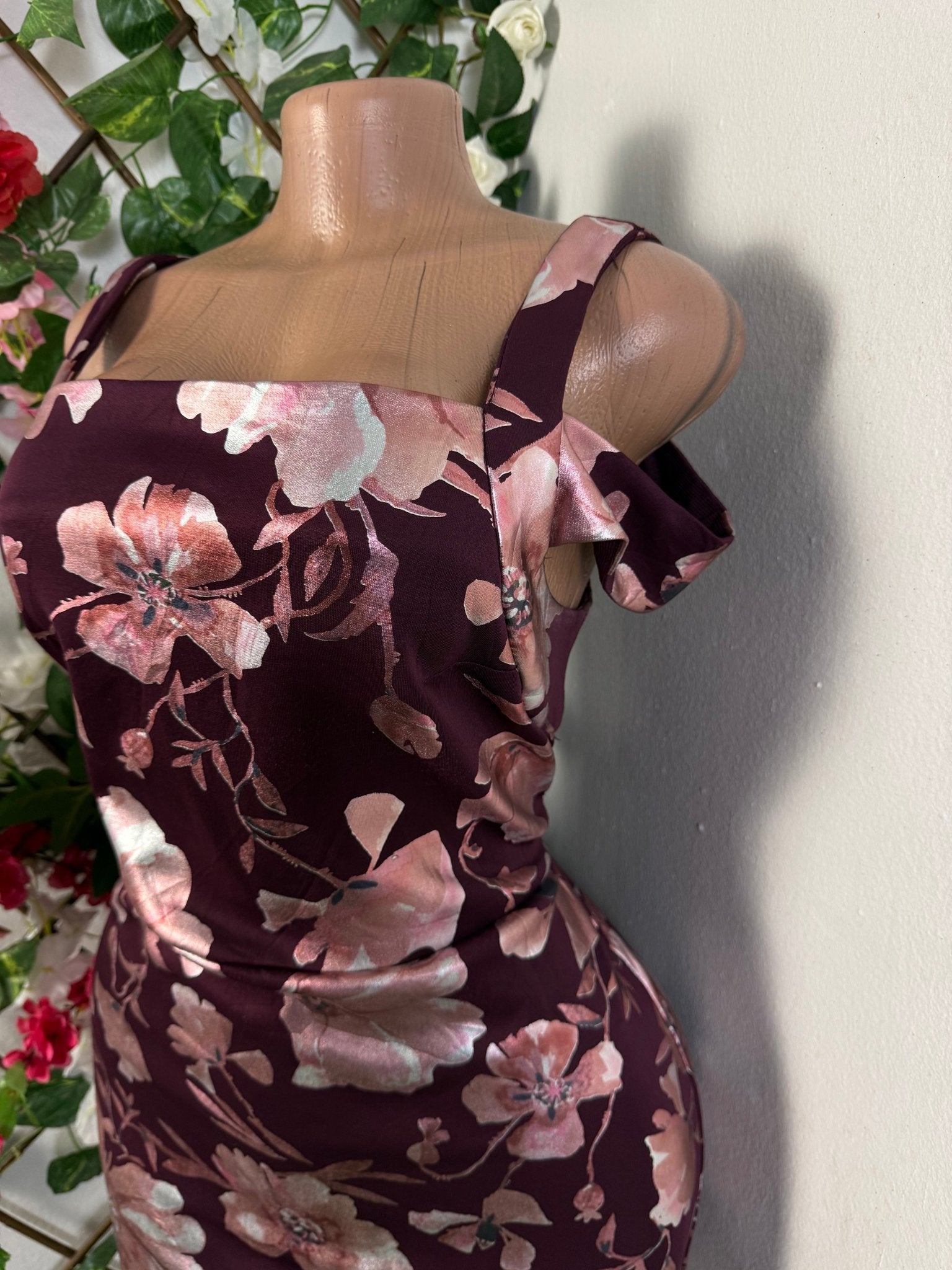 Robe moulante courte fleurie à bretelle - Perluna Store - kinshasa