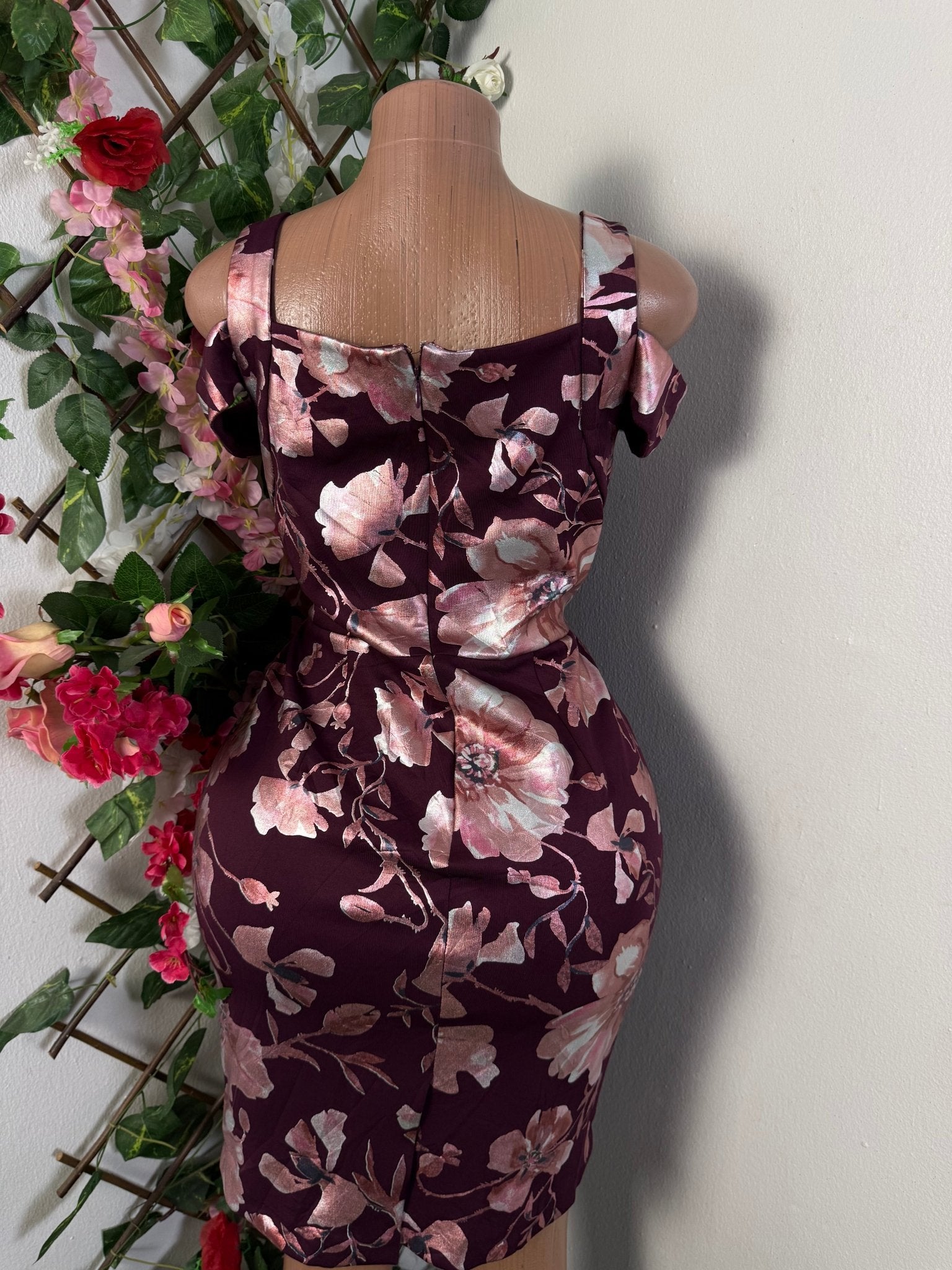 Robe moulante courte fleurie à bretelle - Perluna Store - kinshasa