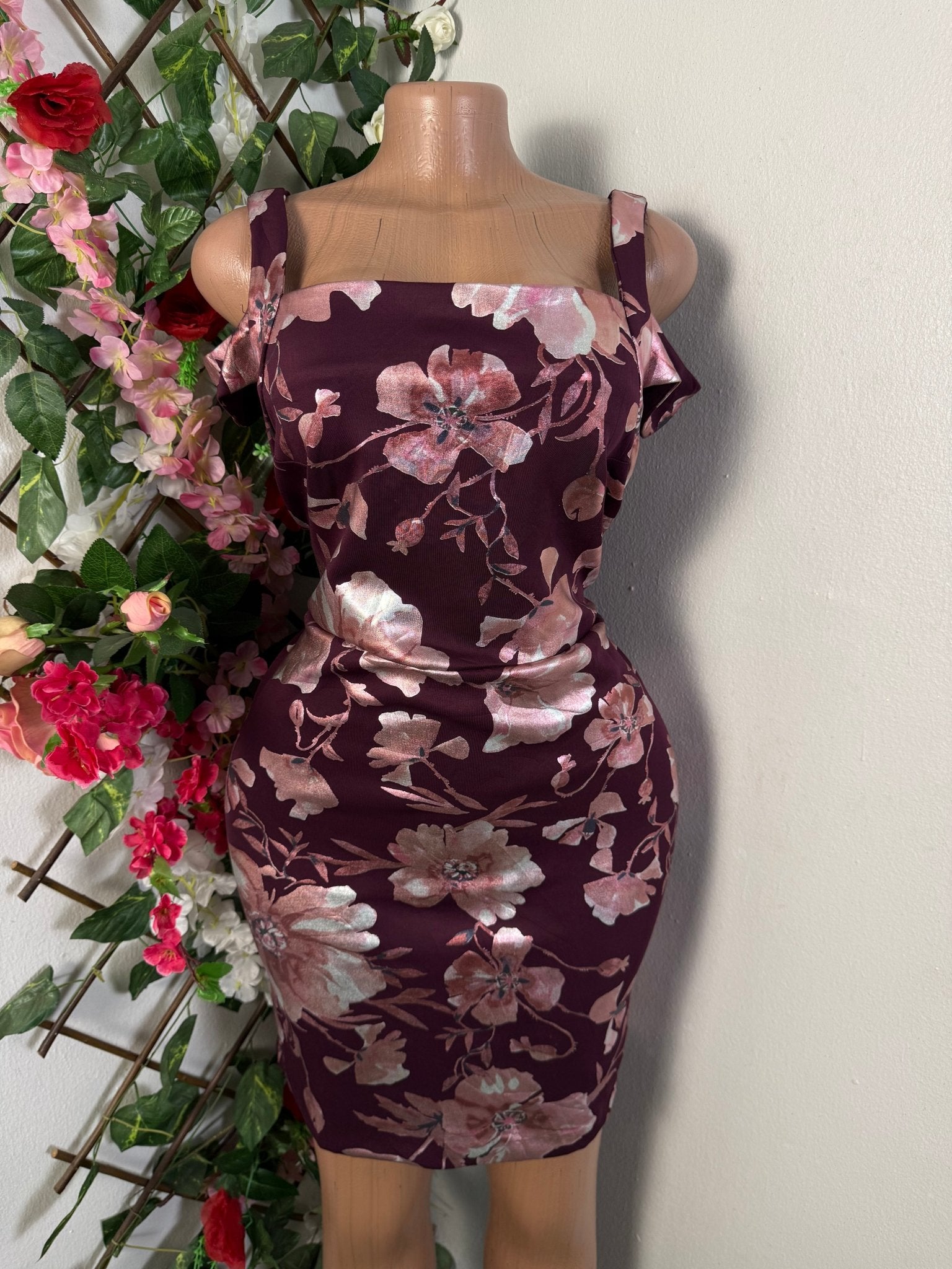 Robe moulante courte fleurie à bretelle - Perluna Store - kinshasa