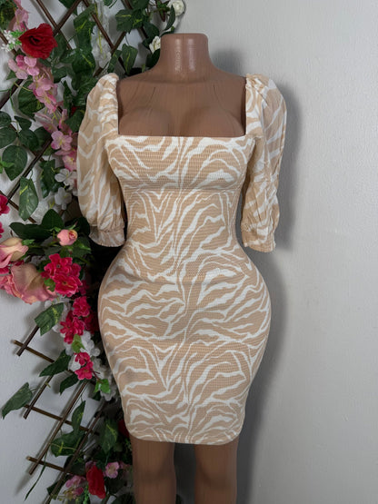 Robe moulante courte manche bouffante  - Perluna Store - kinshasa