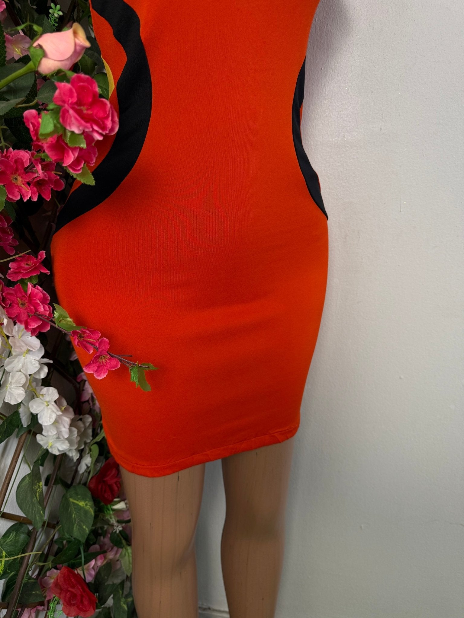 Robe moulante courte manche courte  - Perluna Store - kinshasa