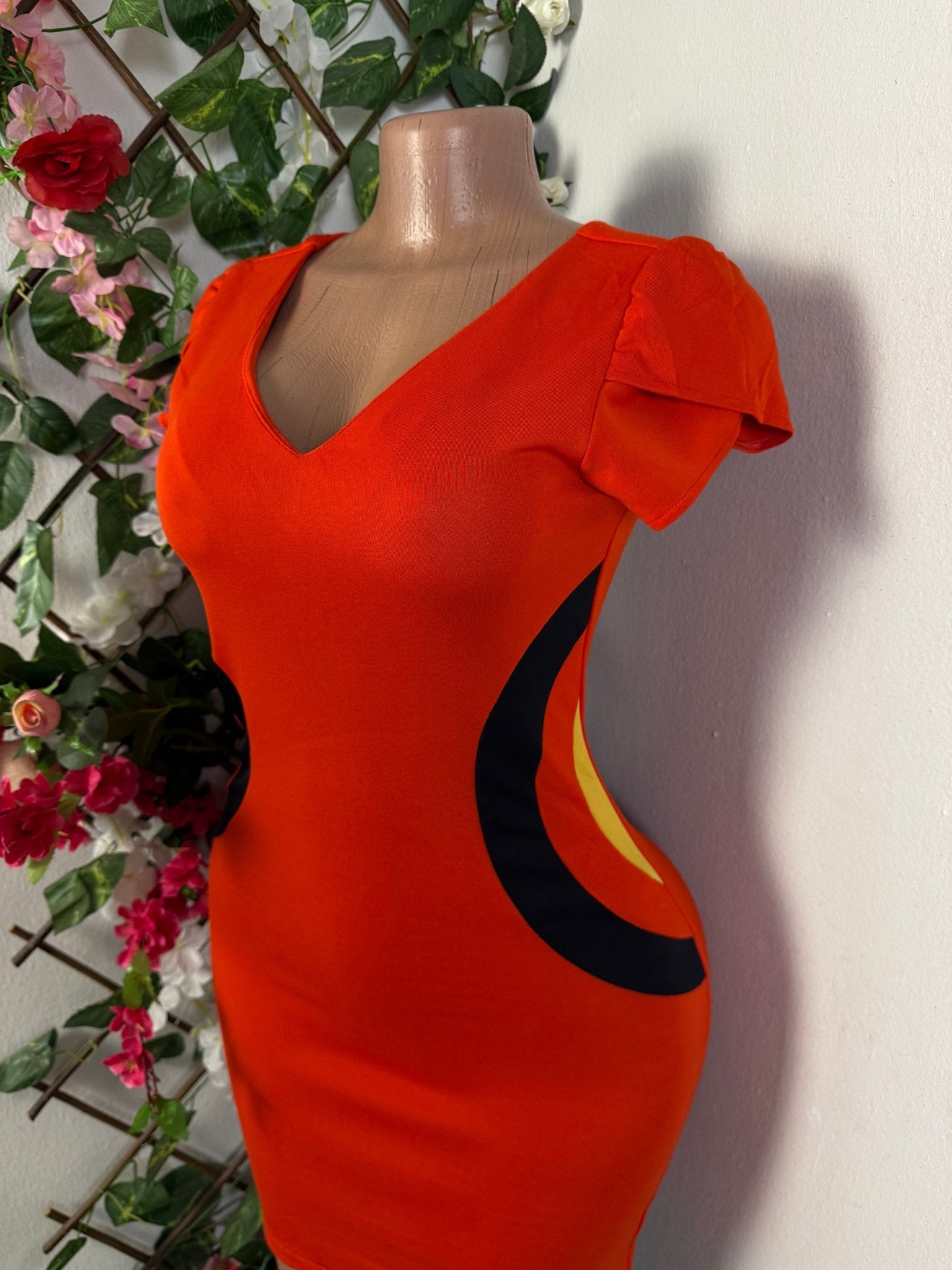 Robe moulante courte manche courte  - Perluna Store - kinshasa