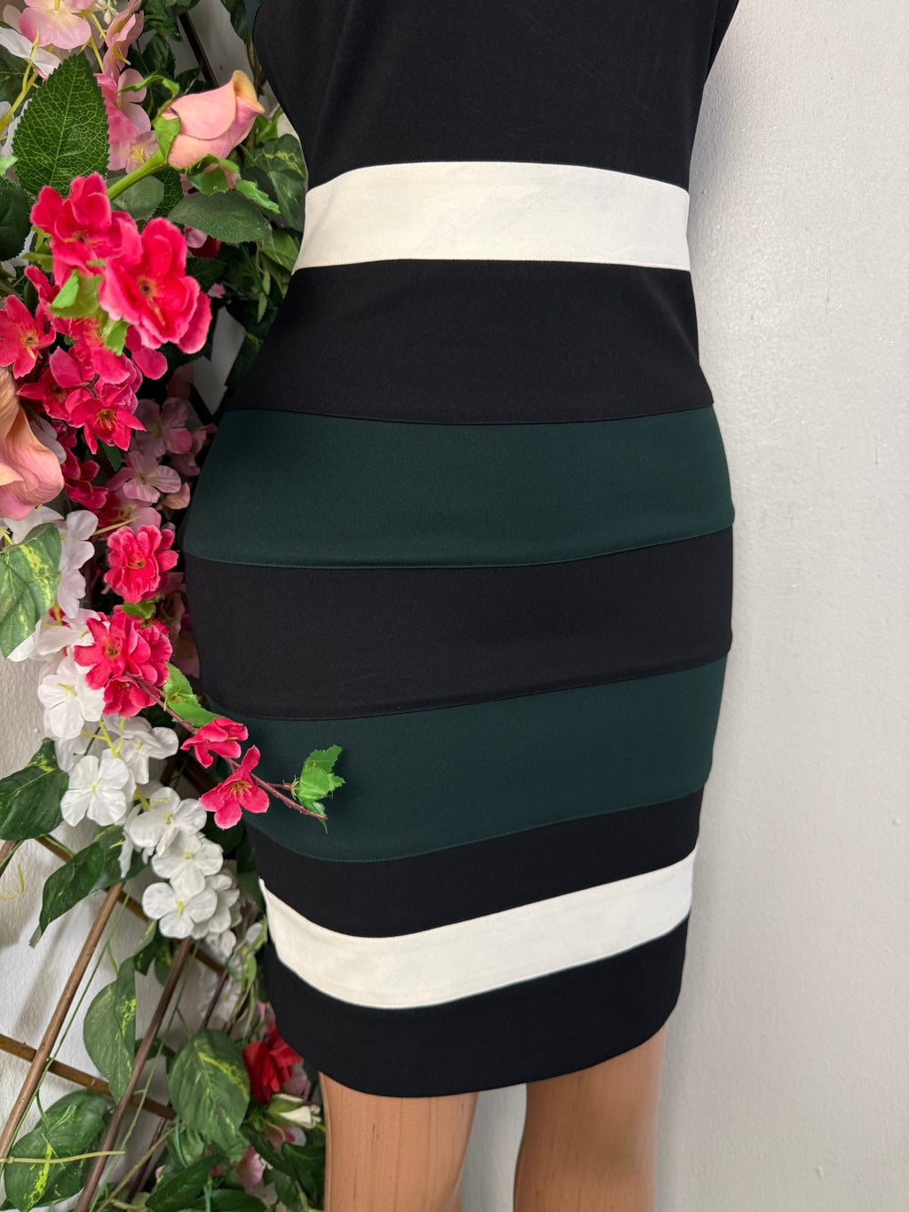 Robe moulante courte sans manche - Perluna Store - kinshasa