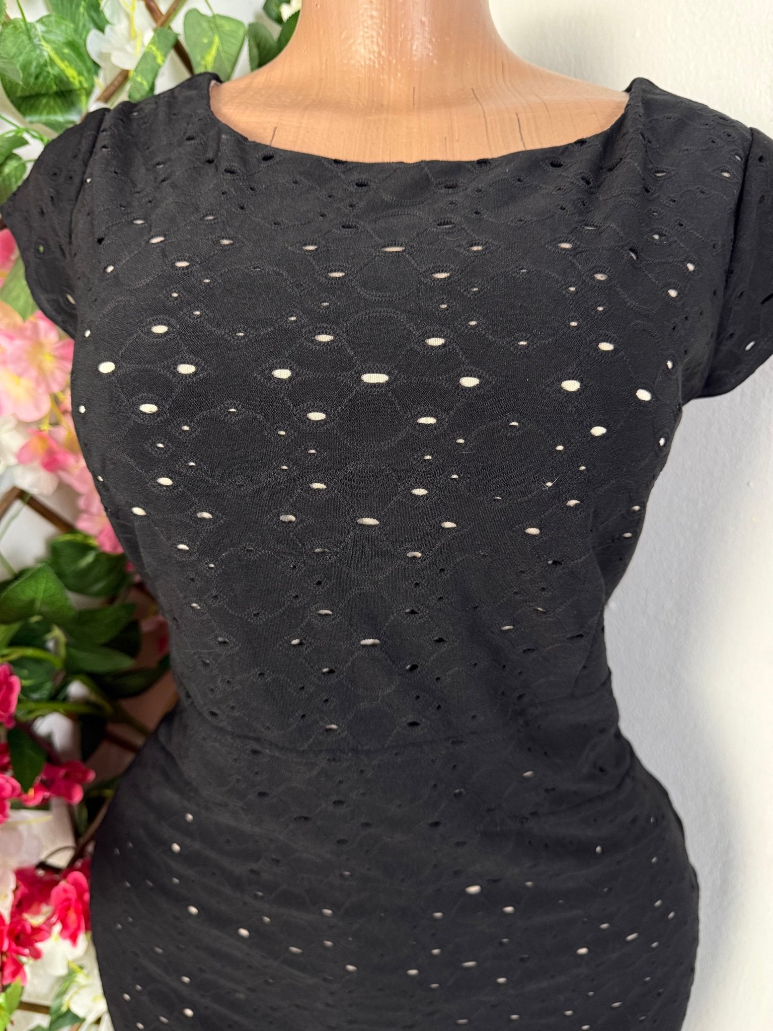 Robe moulante courte sans manche - Perluna Store - kinshasa