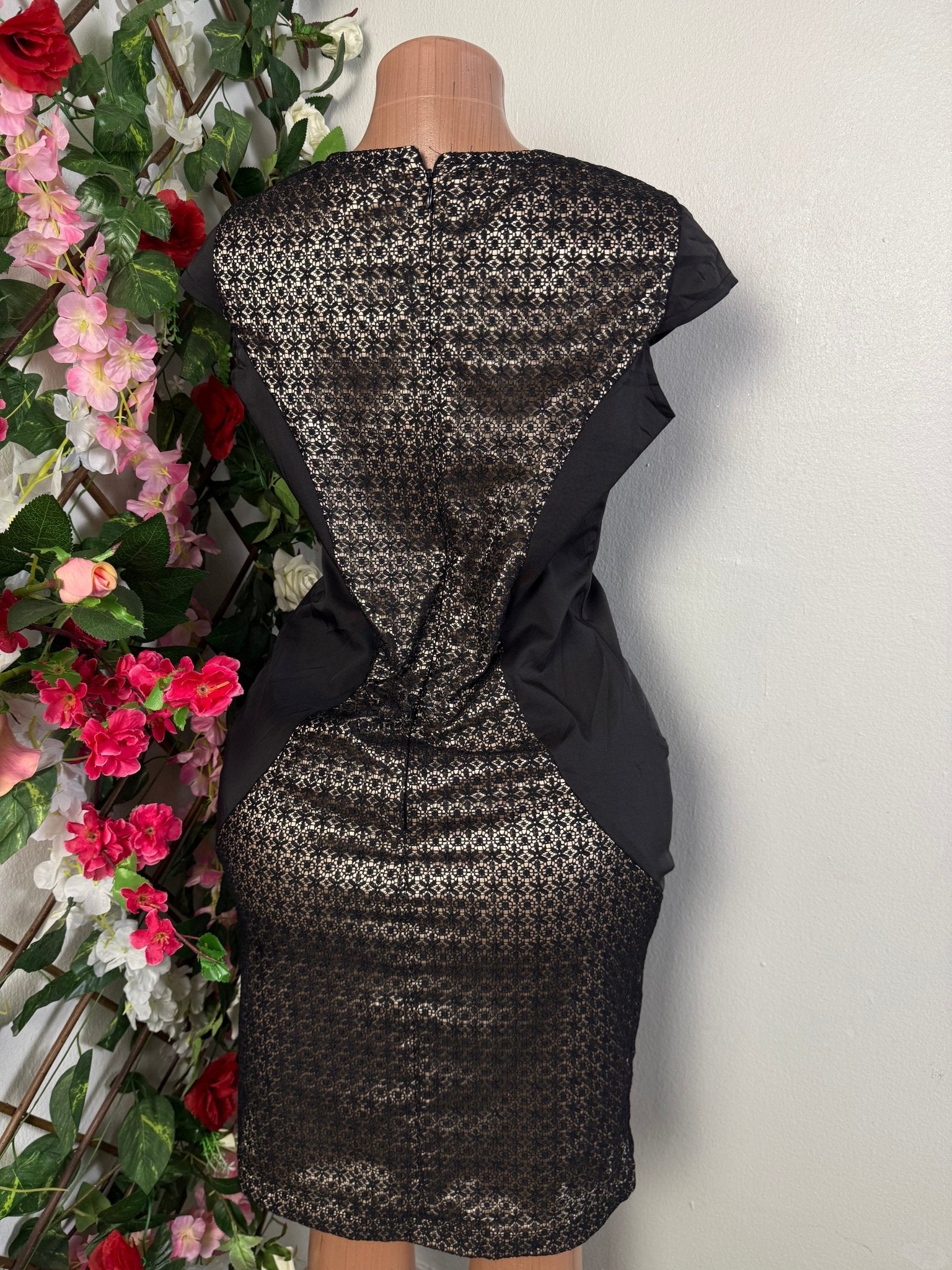 Robe moulante courte sans manche - Perluna Store - kinshasa