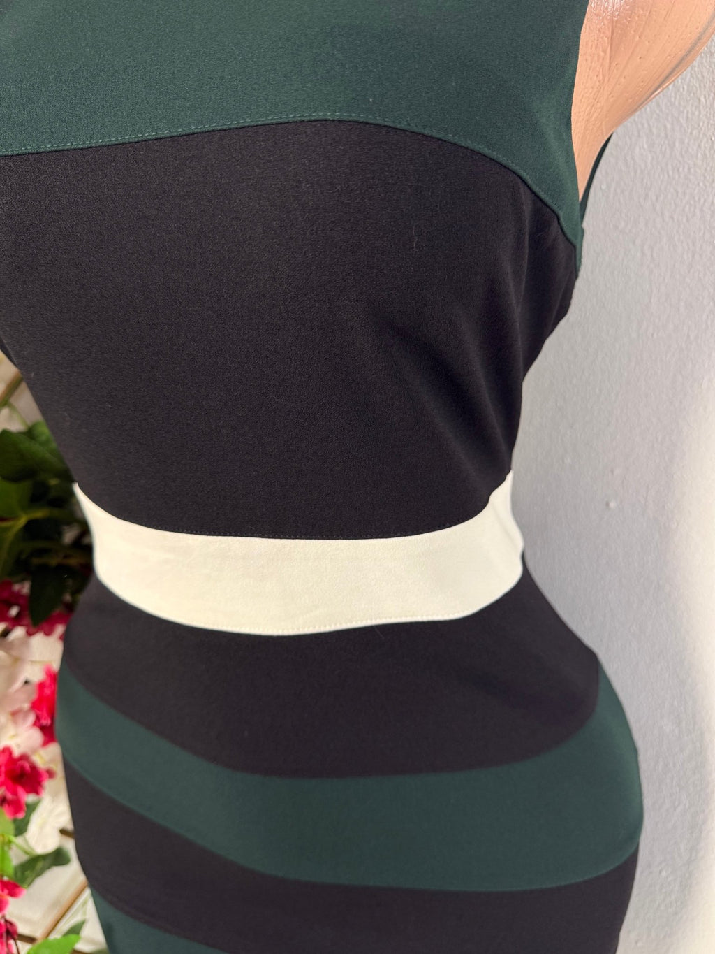 Robe moulante courte sans manche - Perluna Store - kinshasa