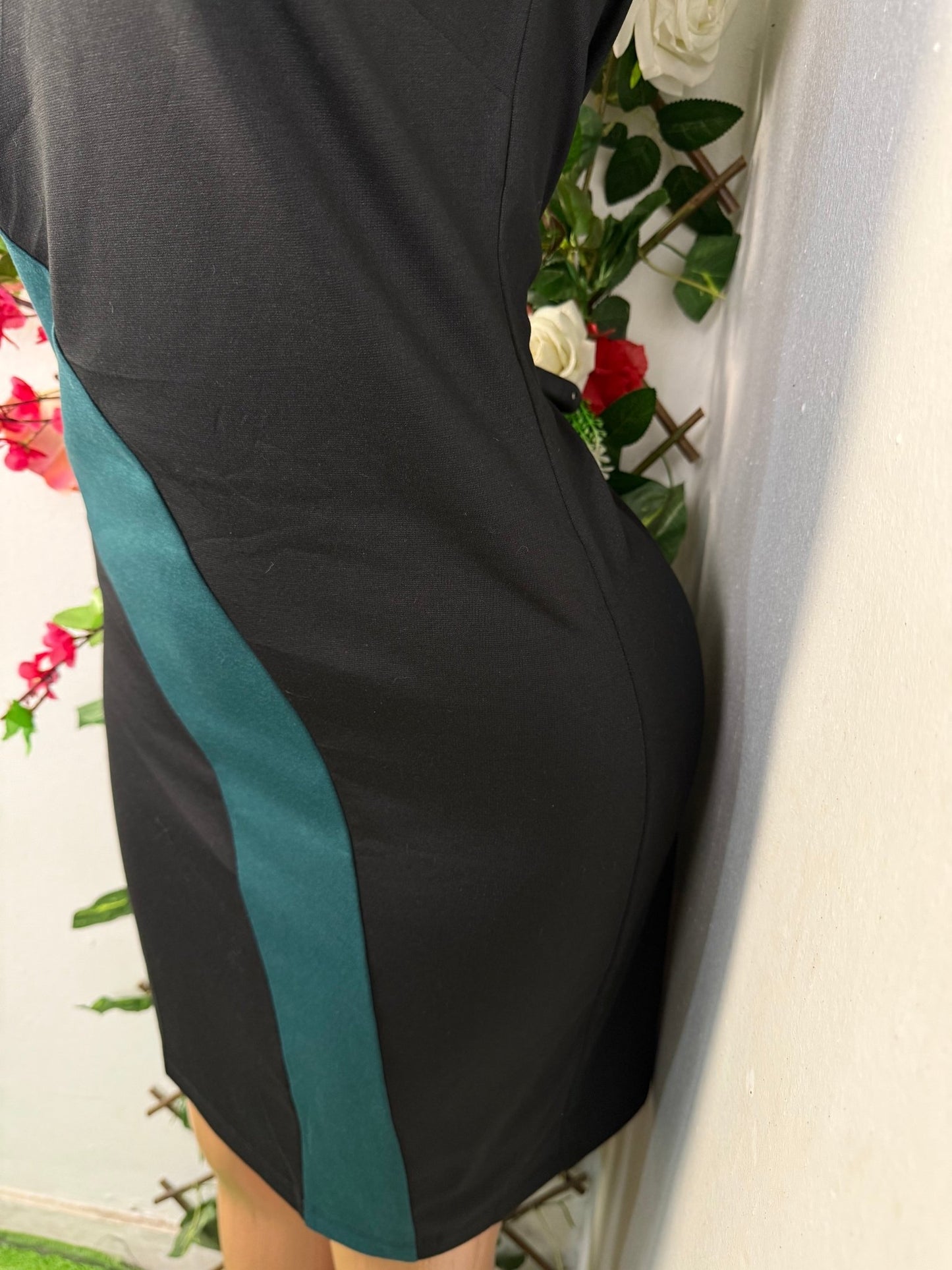 Robe moulante courte sans manche - Perluna Store - kinshasa