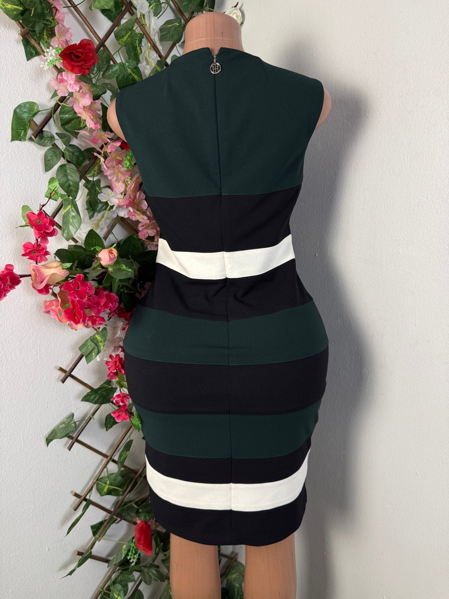 Robe moulante courte sans manche - Perluna Store - kinshasa