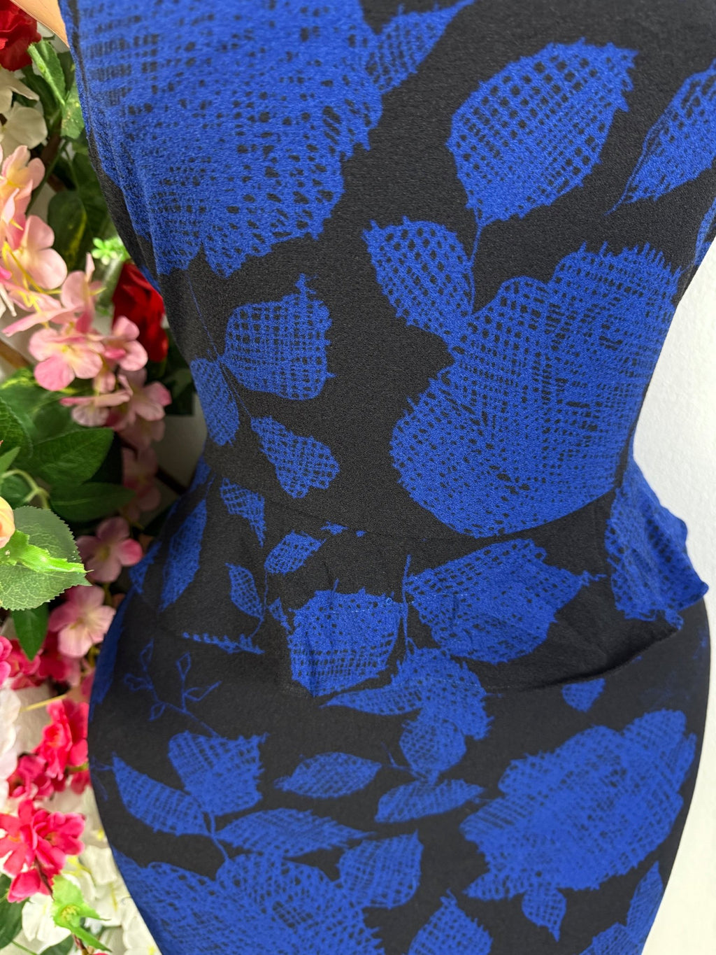 Robe moulante courte taille volant - Perluna Store - kinshasa