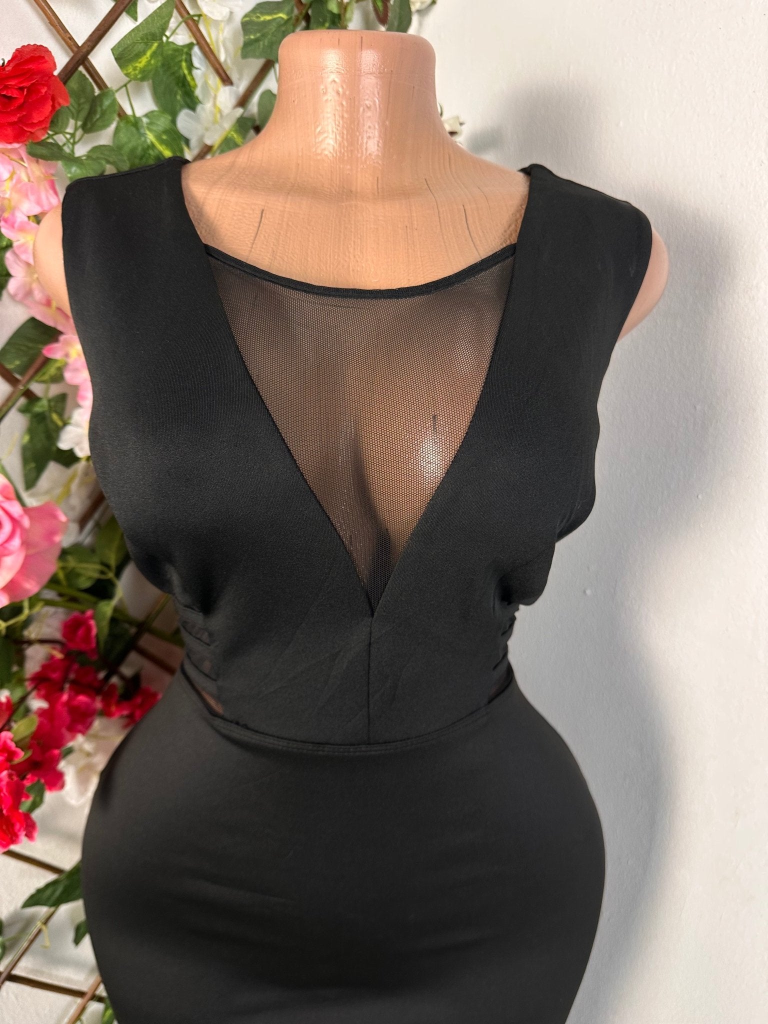 Robe moulante décollecté en V et côtelé voilé sans mache - Perluna Store - kinshasa