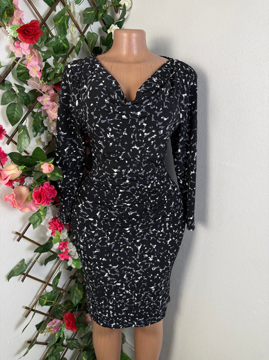 Robe moulante décollectée drapée longue manches - Perluna Store - kinshasa
