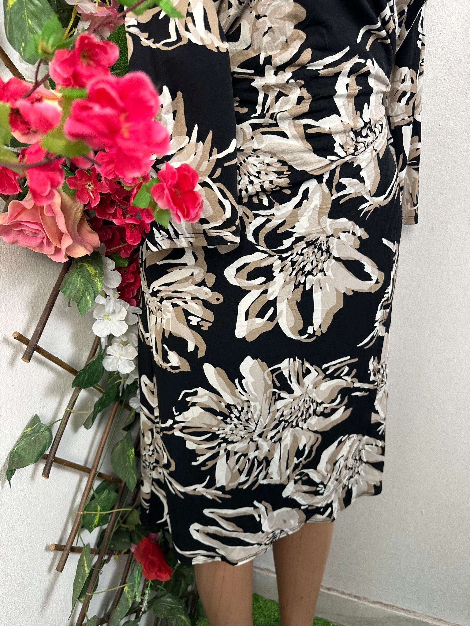 Robe moulante décollée colle V manche 3/4 - Perluna Store - kinshasa