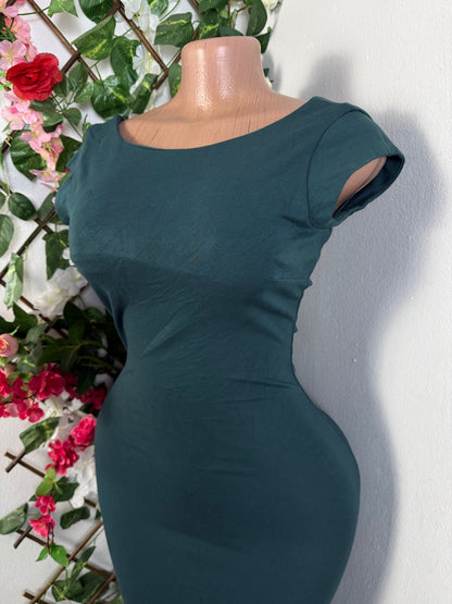 Robe moulante décolleté haltère - Perluna Store - kinshasa