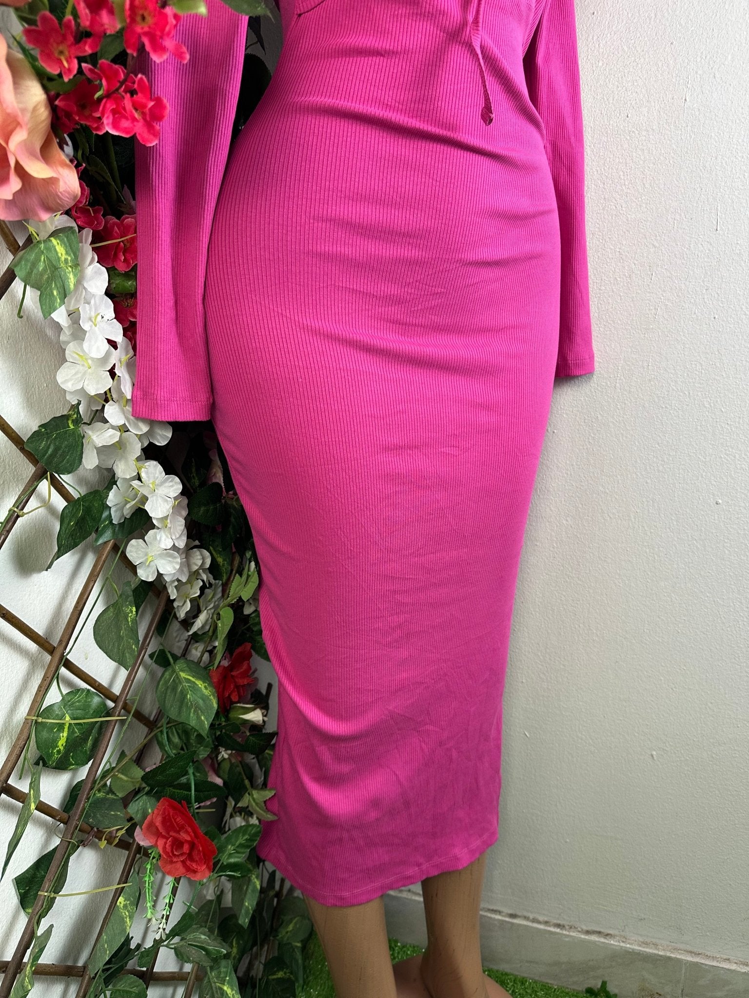 Robe moulante dénudée manches longues - Perluna Store - kinshasa