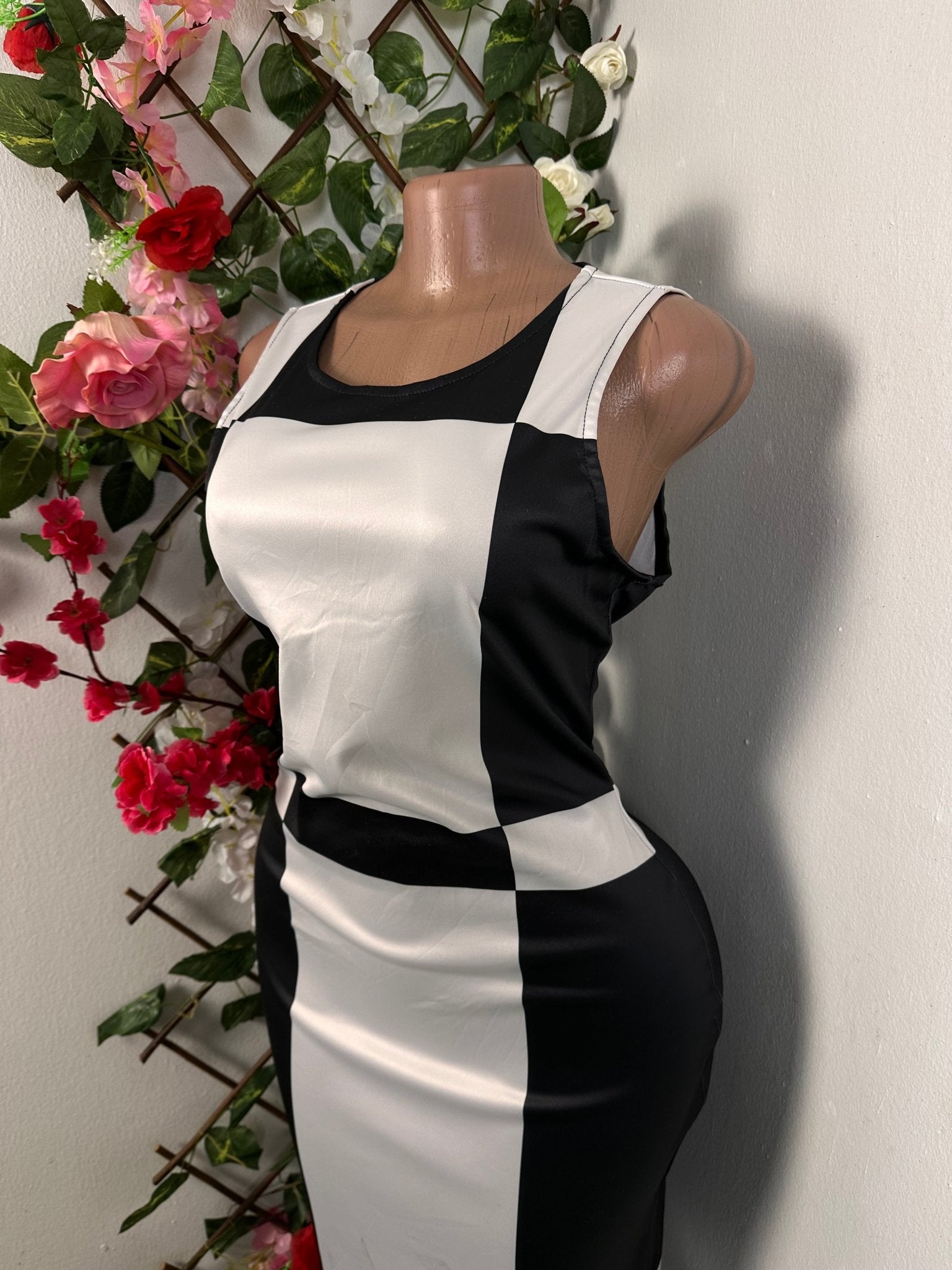 Robe moulante deux temps sans manche colle en U - Perluna Store - kinshasa