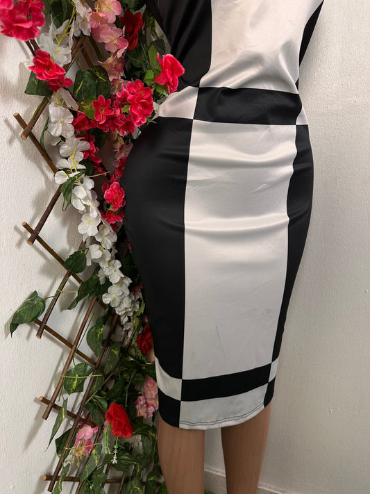 Robe moulante deux temps sans manche colle en U - Perluna Store - kinshasa