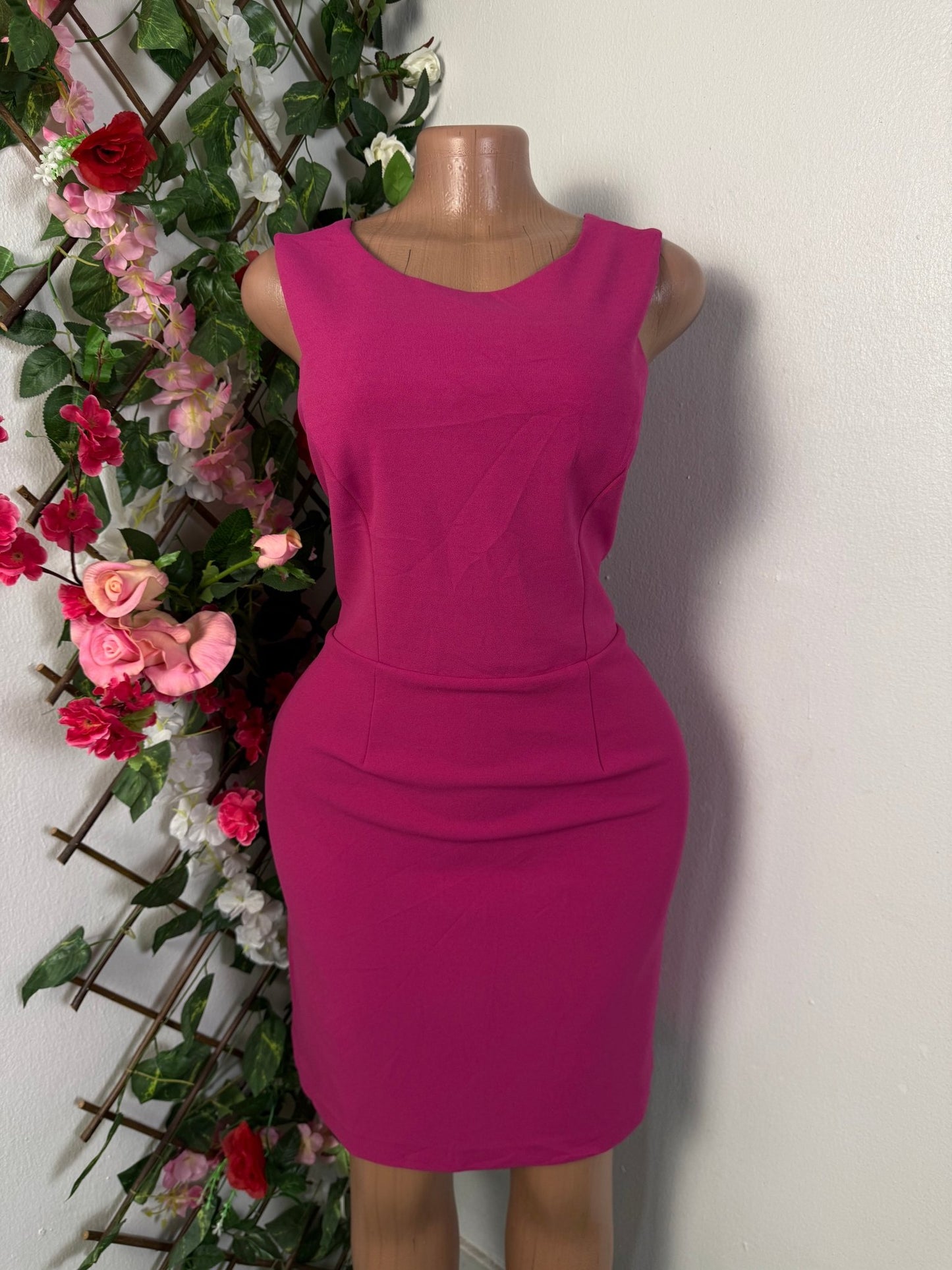 Robe moulante dos croisée sans manche - Perluna Store - kinshasa