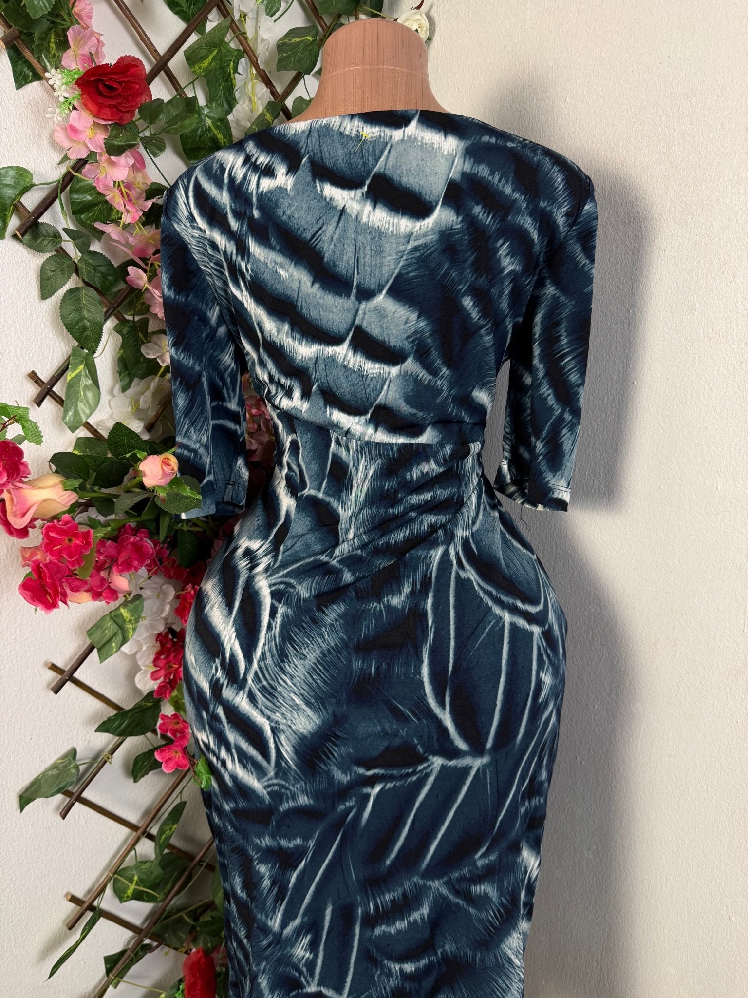 Robe moulante drapé manche courte - Perluna Store - kinshasa