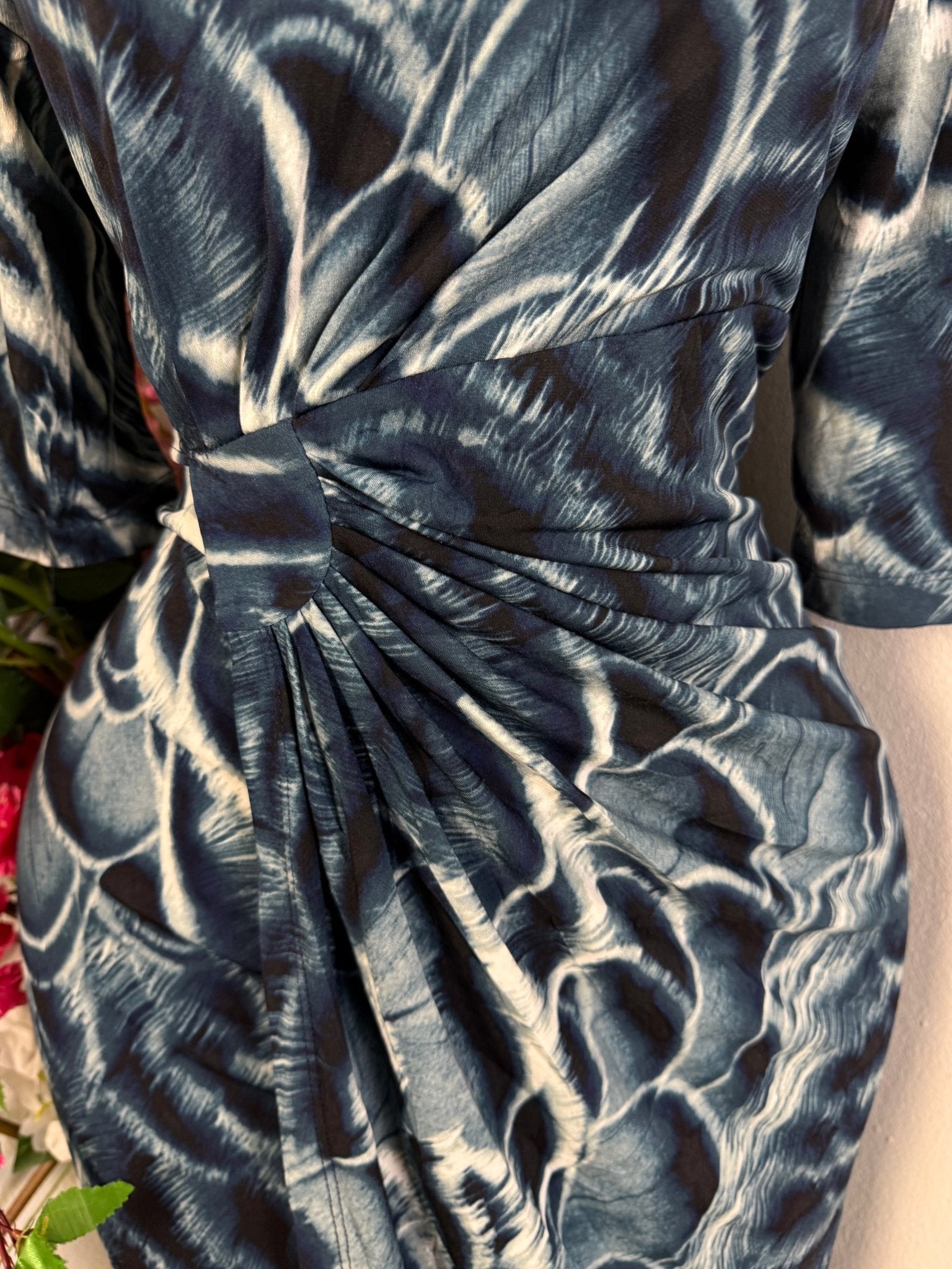 Robe moulante drapé manche courte - Perluna Store - kinshasa