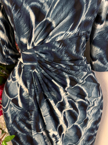 Robe moulante drapé manche courte - Perluna Store - kinshasa