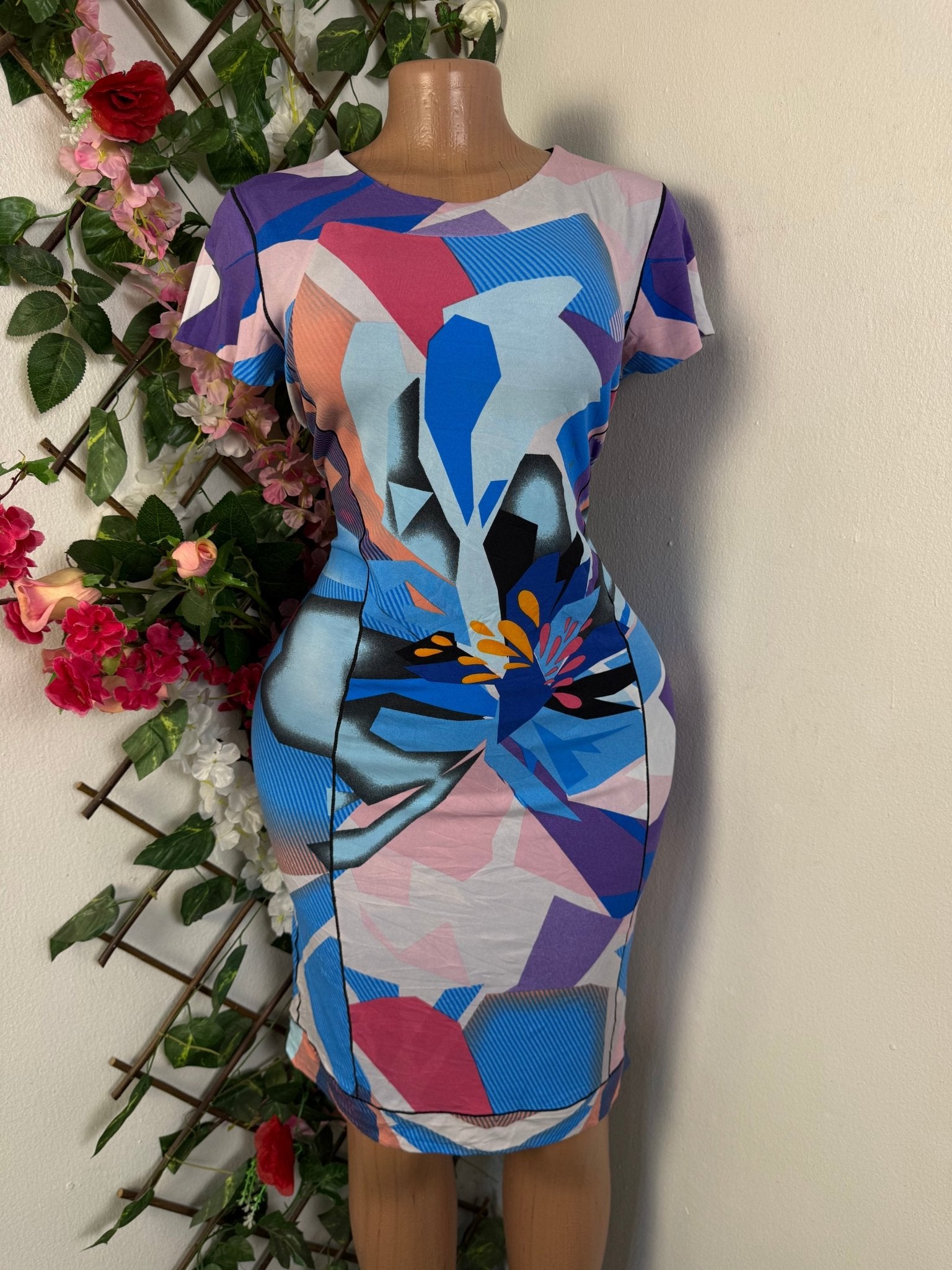 Robe moulante drapé manches courtes - Perluna Store - kinshasa