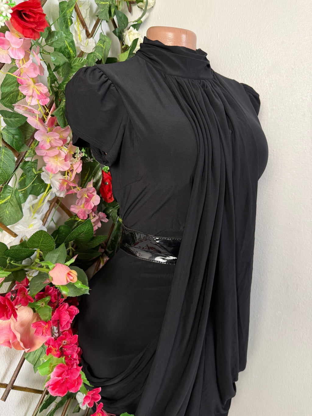 Robe moulante drapée colle montant - Perluna Store - kinshasa