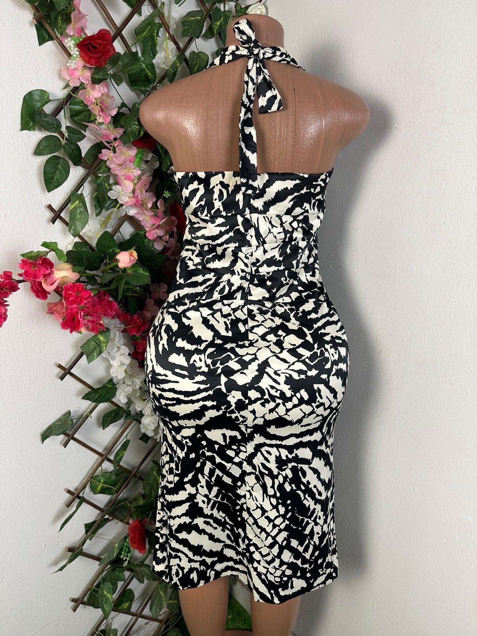 Robe moulante drapée décolletée - Perluna Store - kinshasa