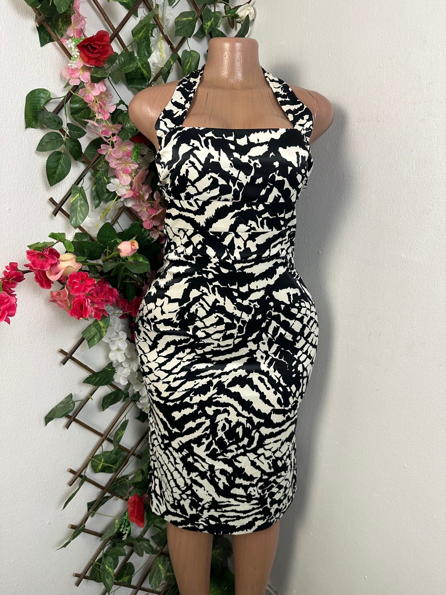 Robe moulante drapée décolletée - Perluna Store - kinshasa