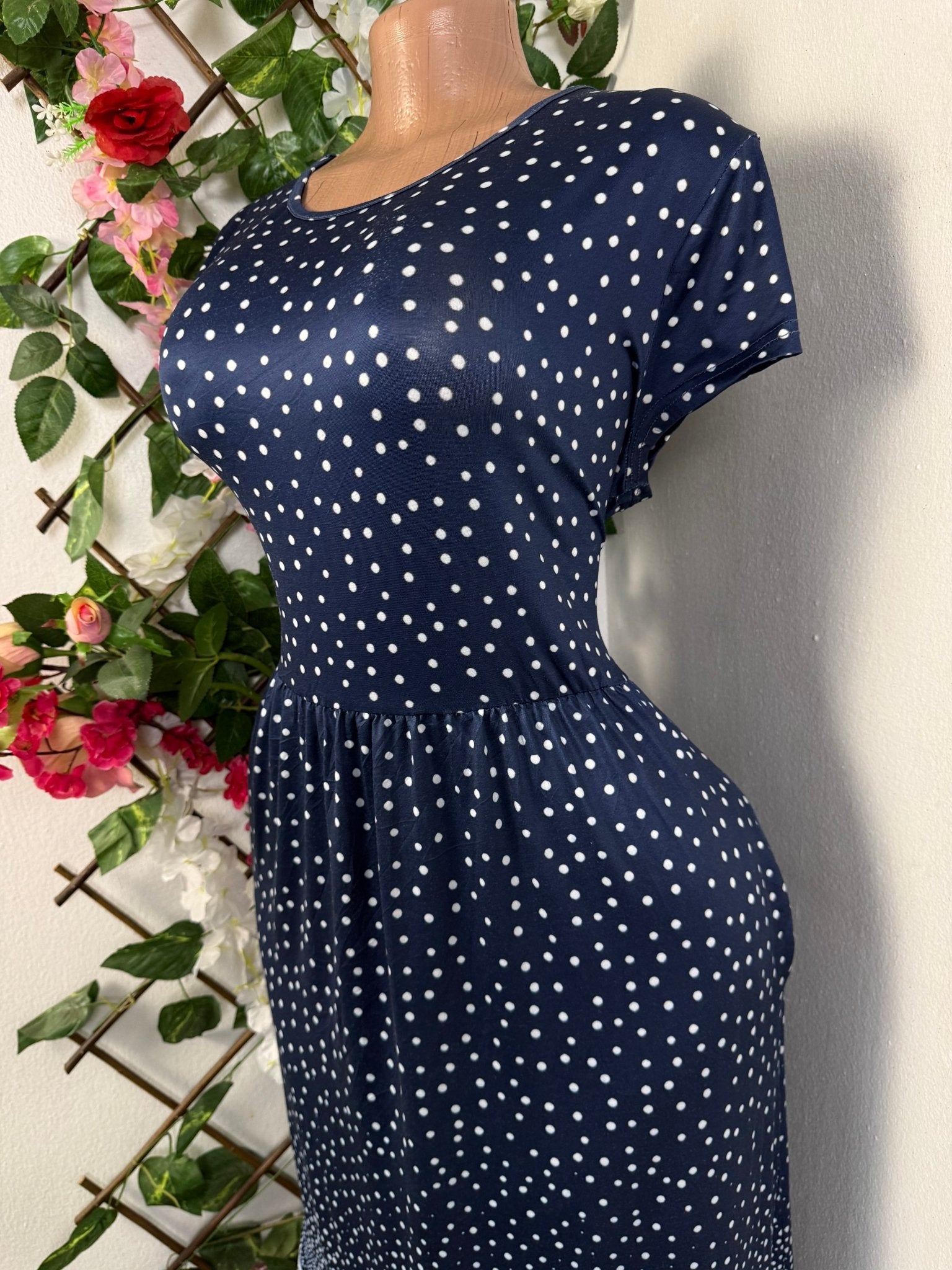 Robe moulante drapée manches courtes - Perluna Store - kinshasa