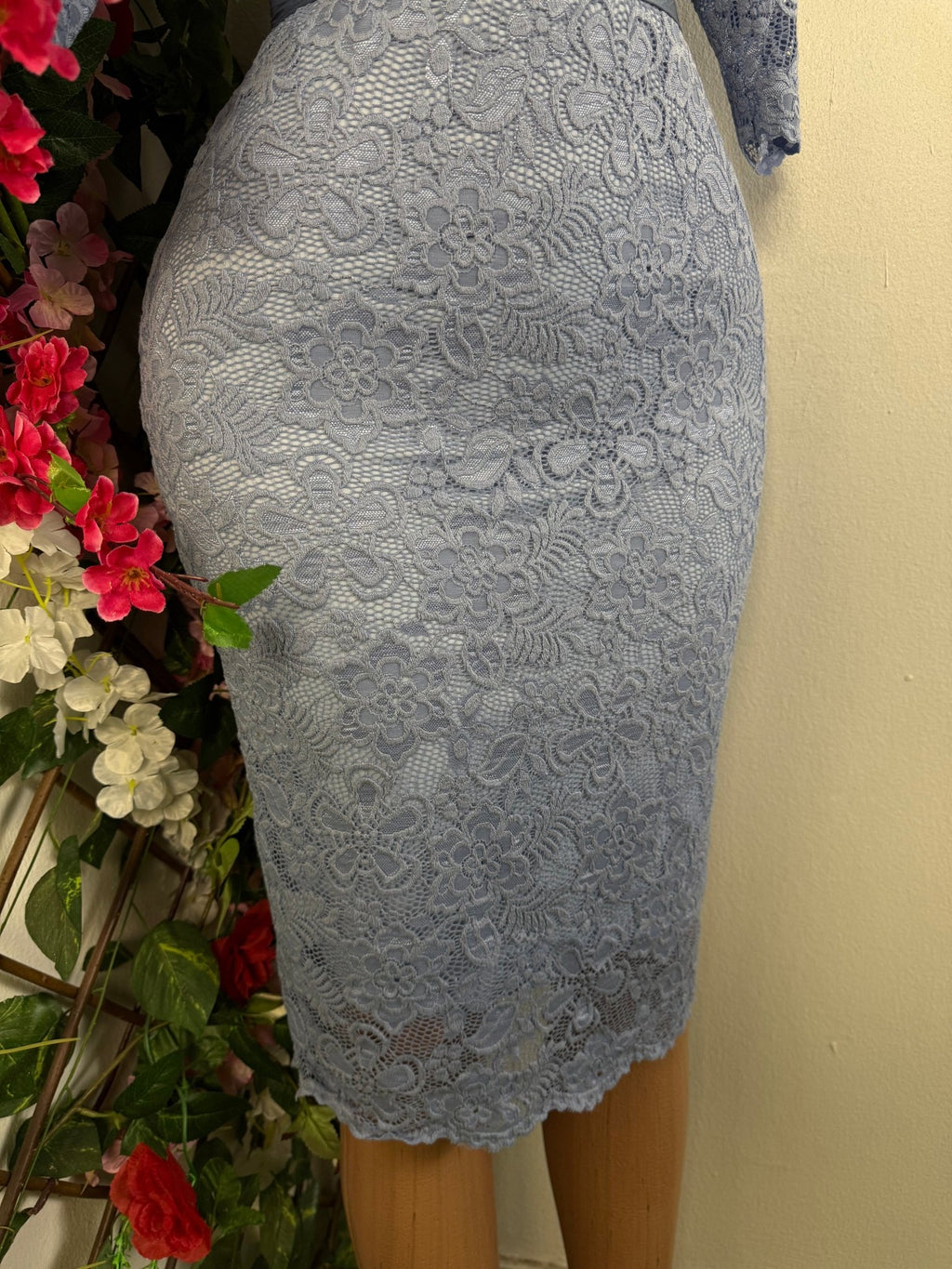 Robe moulante en dentelle courte manche - Perluna Store - kinshasa