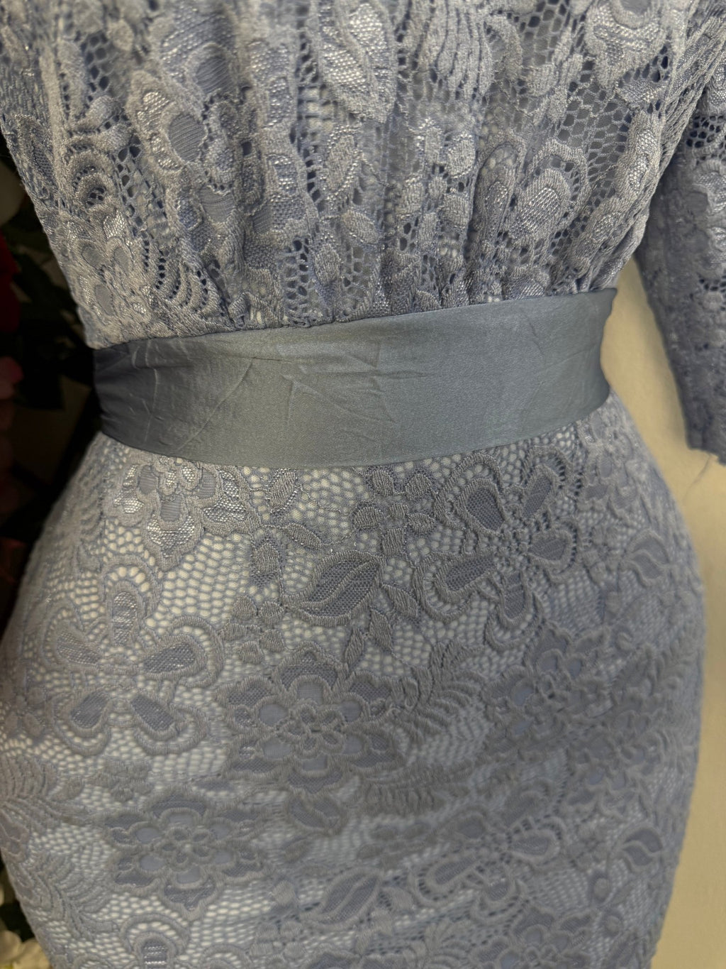 Robe moulante en dentelle courte manche - Perluna Store - kinshasa