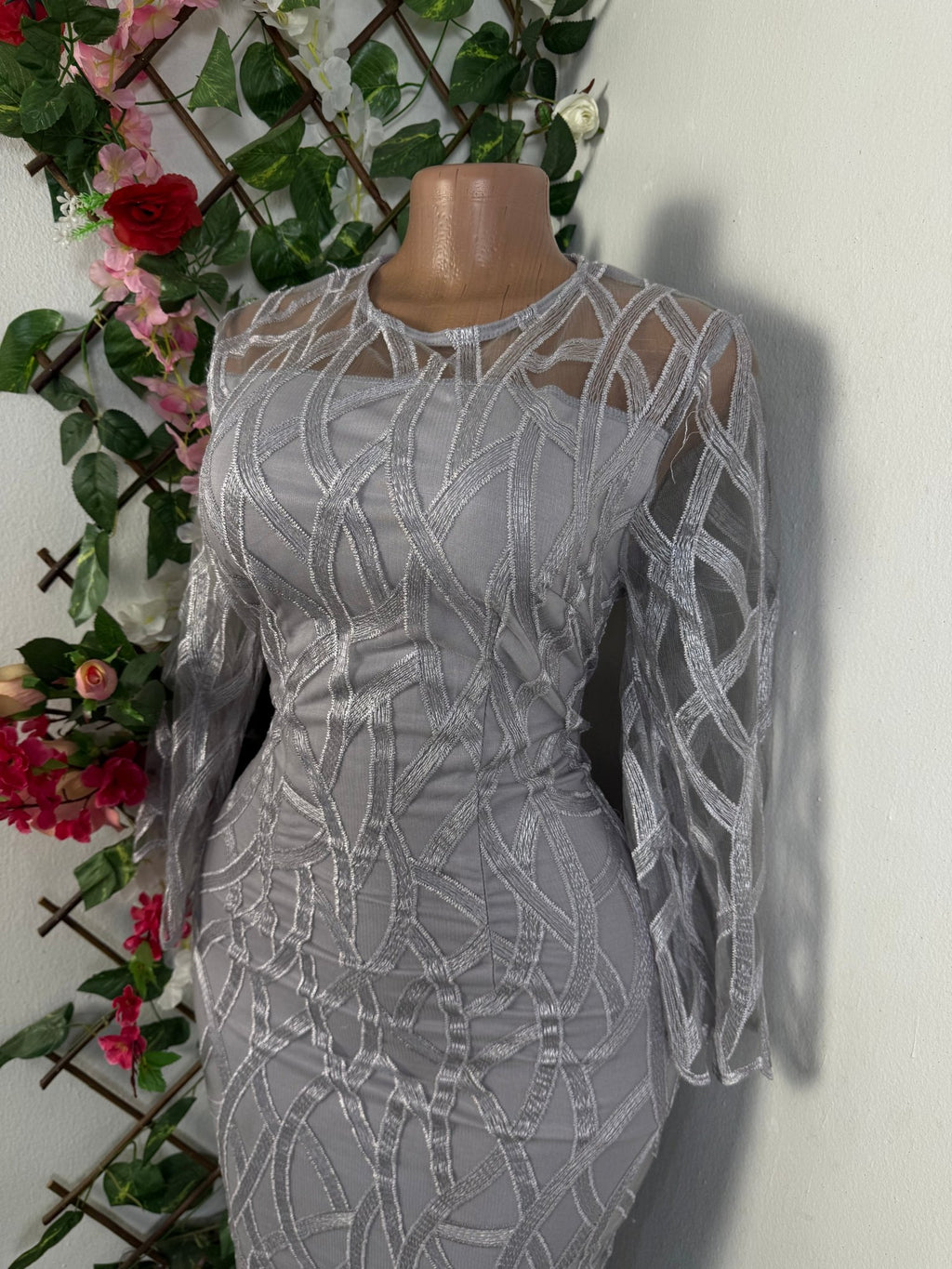 Robe moulante en maille de dentelle - Perluna Store - kinshasa