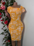 Robe moulante en voile brodé de fleure avec doublure manche mi courte - Perluna Store - kinshasa