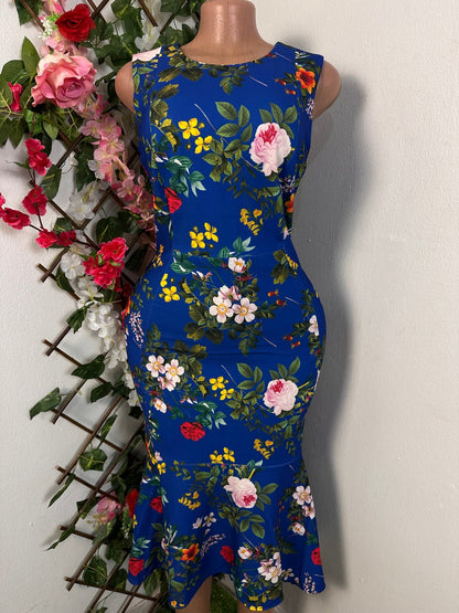 Robe moulante fleurie à ourlet sans manche avec colle rond - Perluna Store - kinshasa