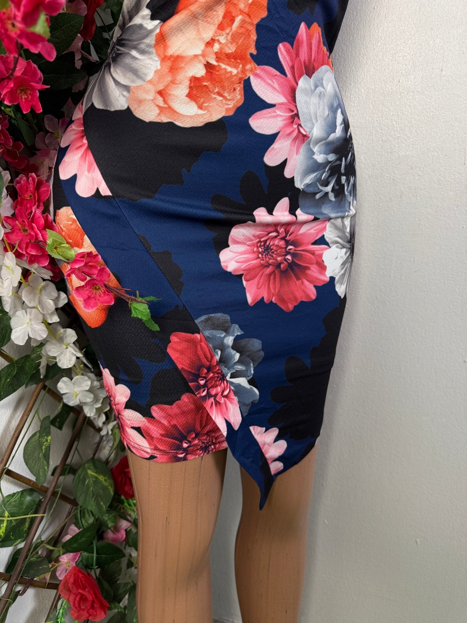 Robe moulante fleurie sans manche  - Perluna Store - kinshasa