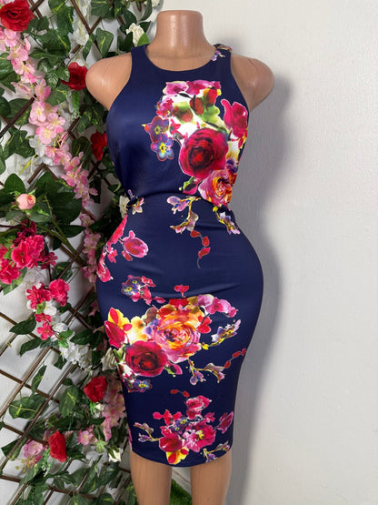Robe moulante fleurie sans manche - Perluna Store - kinshasa