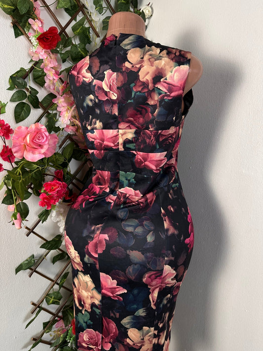 Robe moulante fleurie sans manches à colle rond - Perluna Store - kinshasa