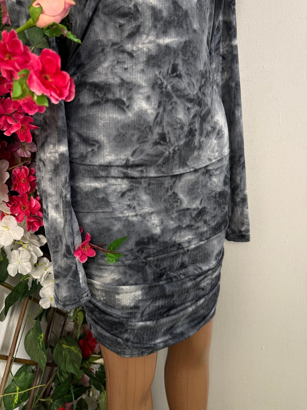 Robe moulante long manche colle haut - Perluna Store - kinshasa