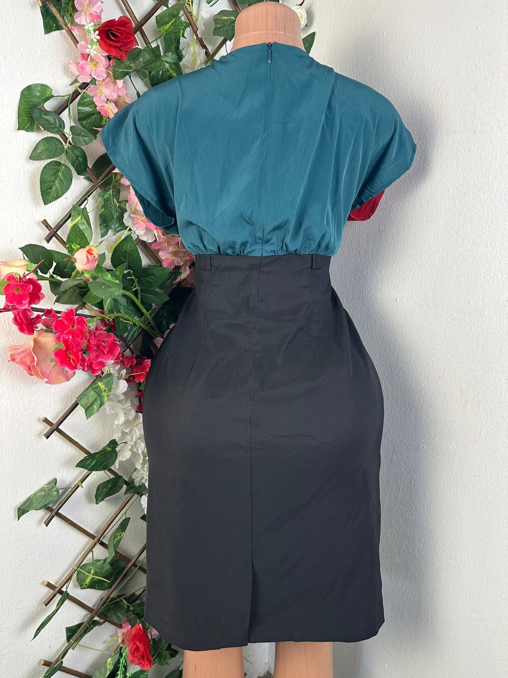 Robe moulante longue manches courtes décollectée - Perluna Store - kinshasa