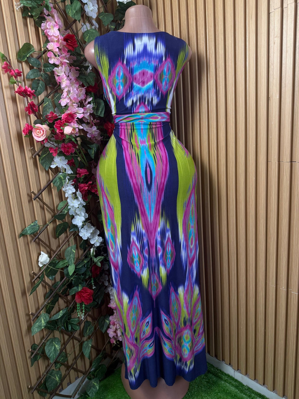 Robe moulante longue sans manche décollectée - Perluna Store