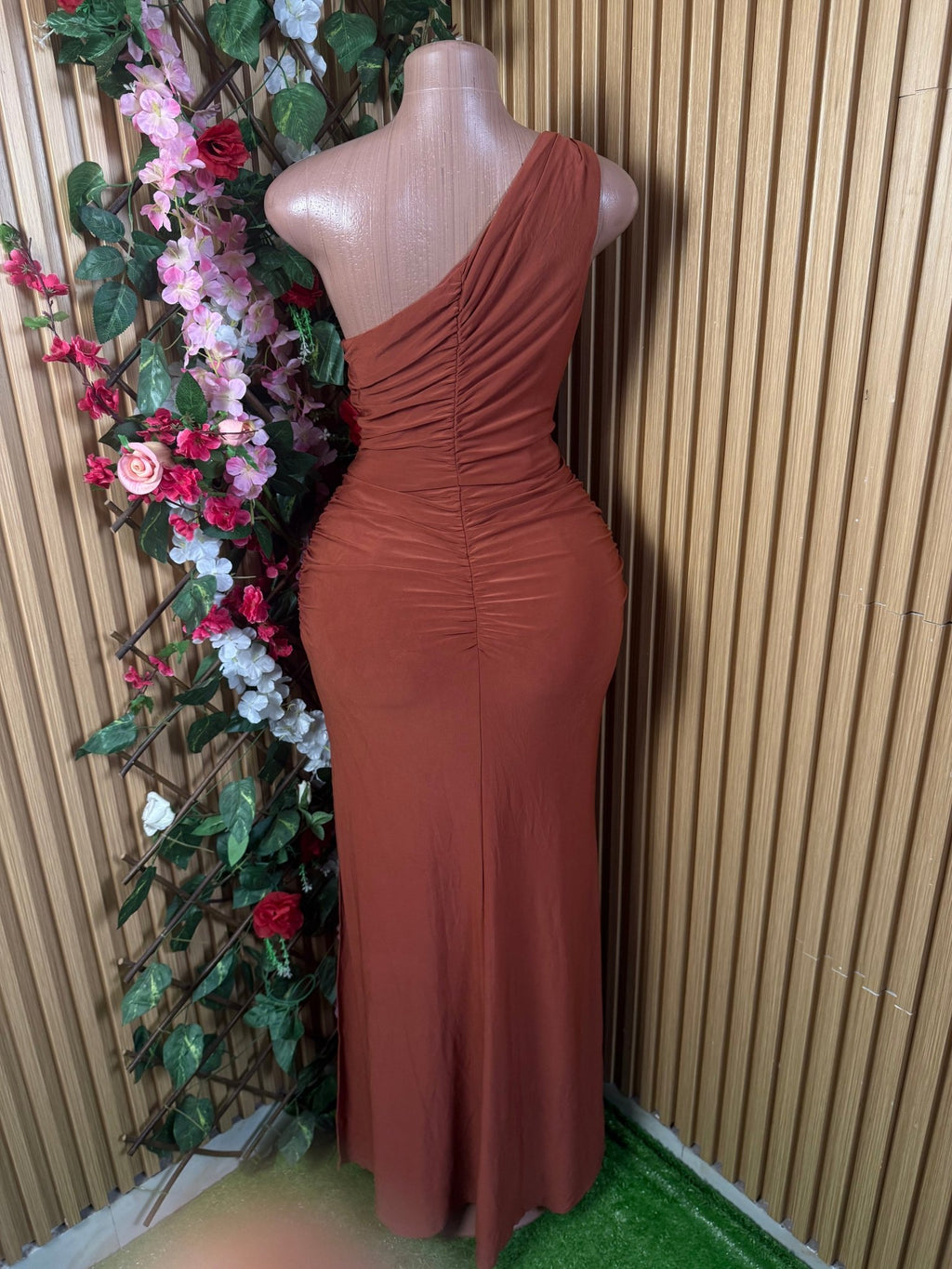 Robe moulante longue sans manche dénudée - Perluna Store