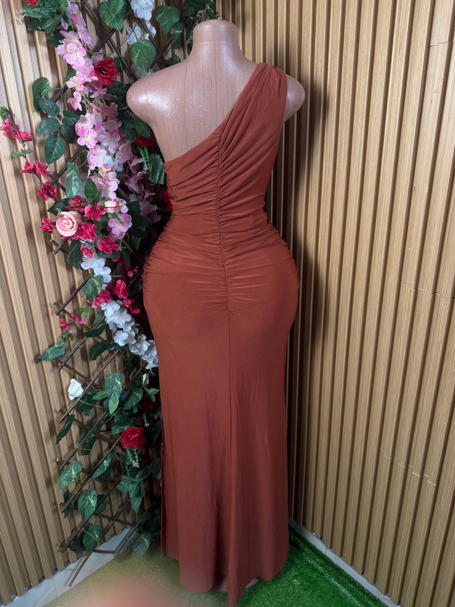 Robe moulante longue sans manche dénudée - Perluna Store