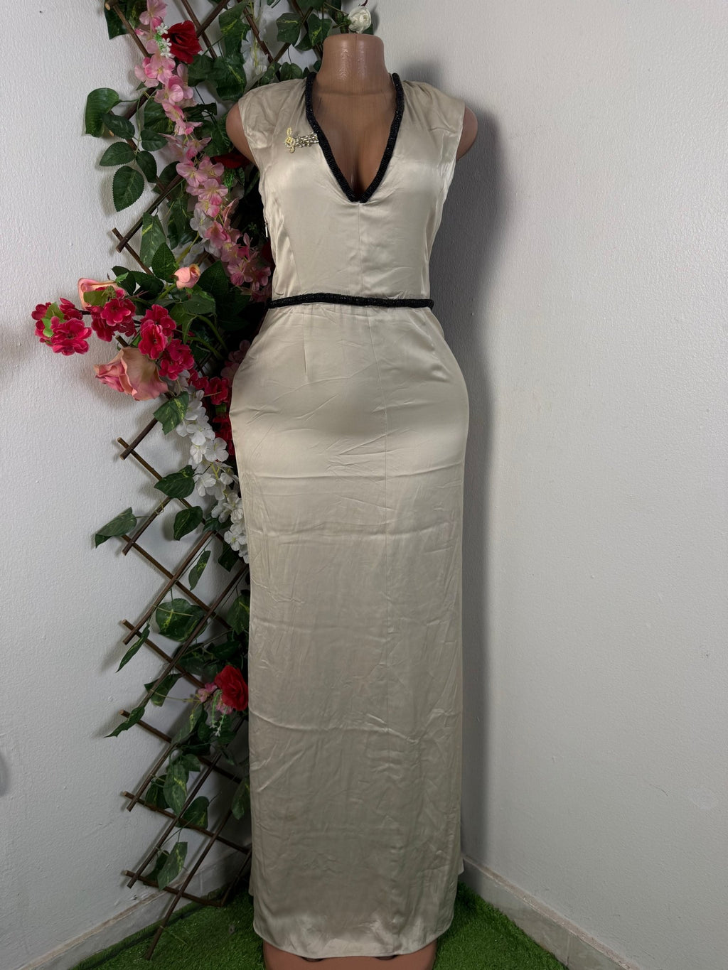Robe moulante longue sans manches col V - Perluna Store